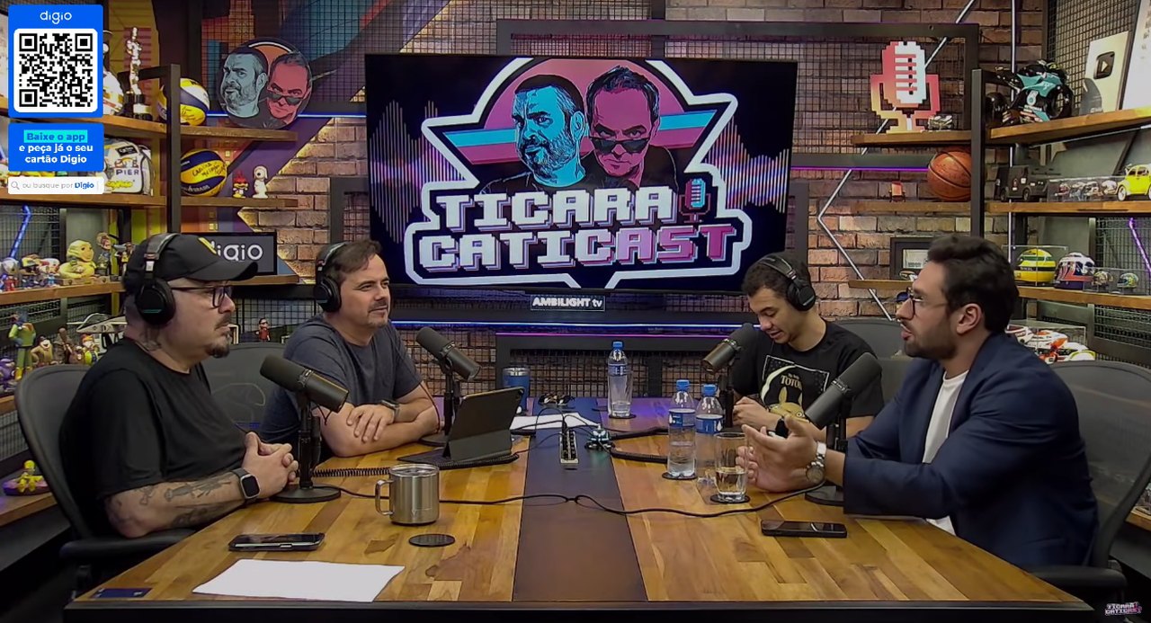 Dr. Enrique Lora no estúdio do Ticaracaticast